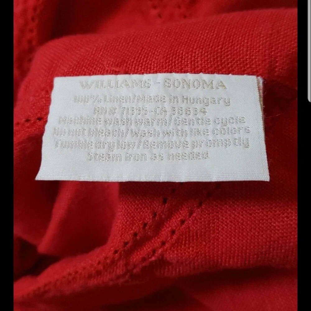 Williams Sonoma Christmas Red Tablecloth 8x5